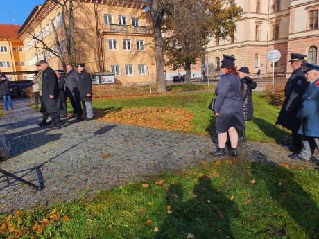 6fe306e2-09bc-4732-b688-c68fd454e787