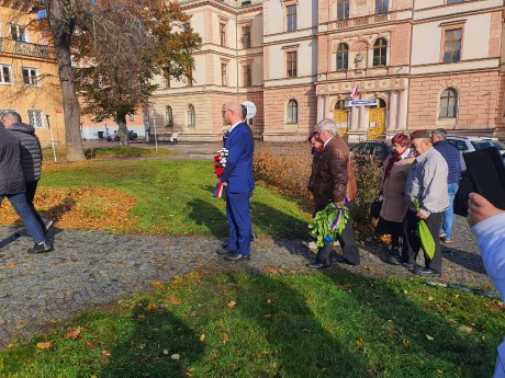 2dcbeb73-09a3-48d6-80d2-317b13162ec9