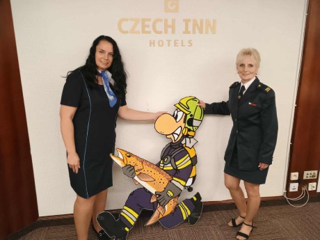 32f87d6a-c060-4940-a68e-443269c06947