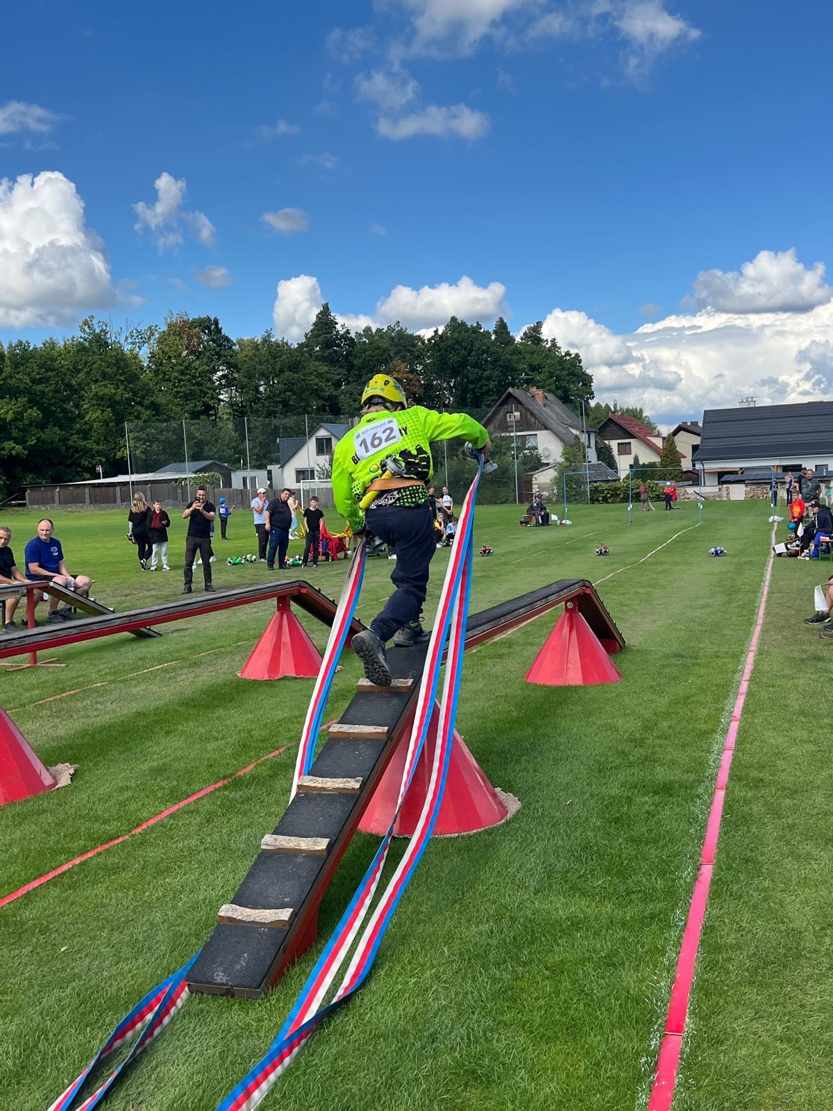 e4e7acb8-11f8-4637-bf1e-cb0c5f8780f9